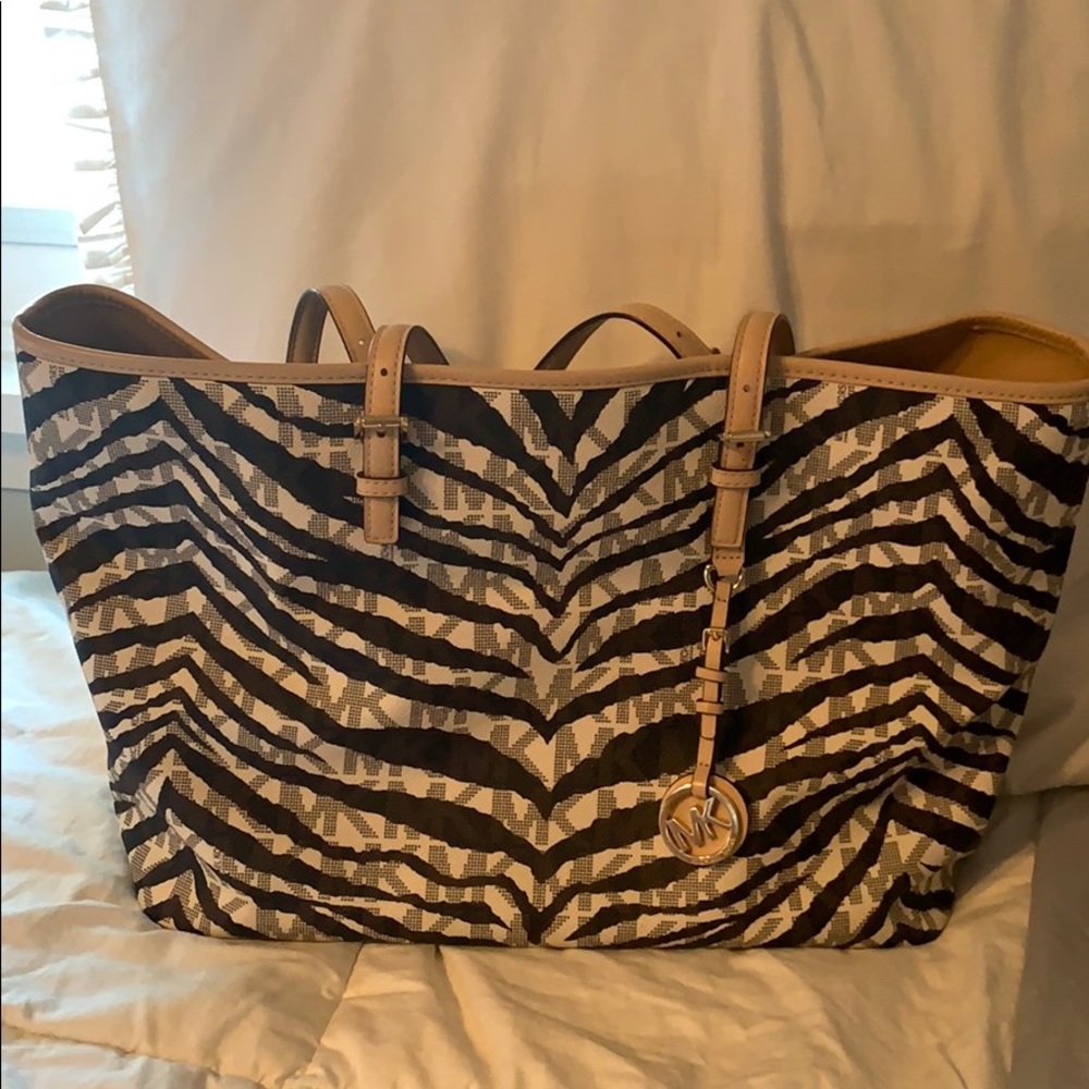 BARELY USED MICHAEL KORS LARGE ZEBRA TOTE